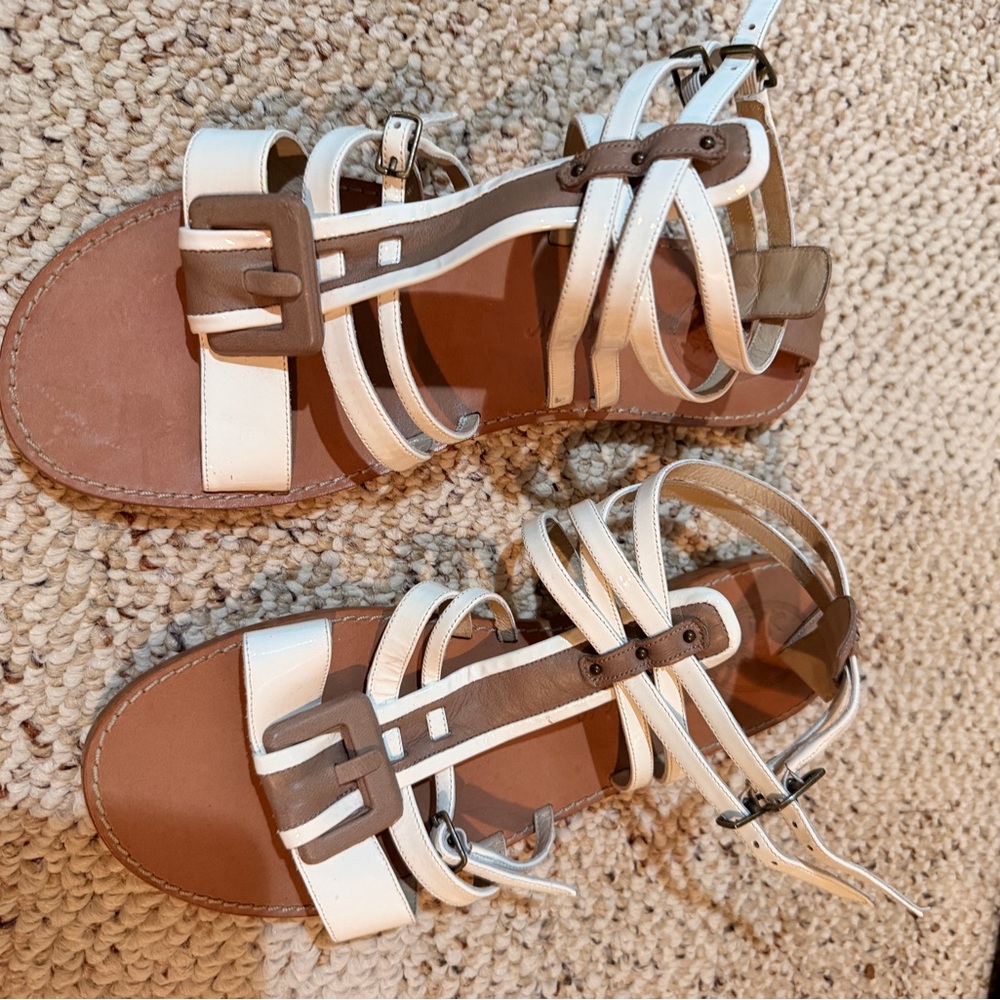Vintage White/Tan Strappy Flat Sandals Size 8